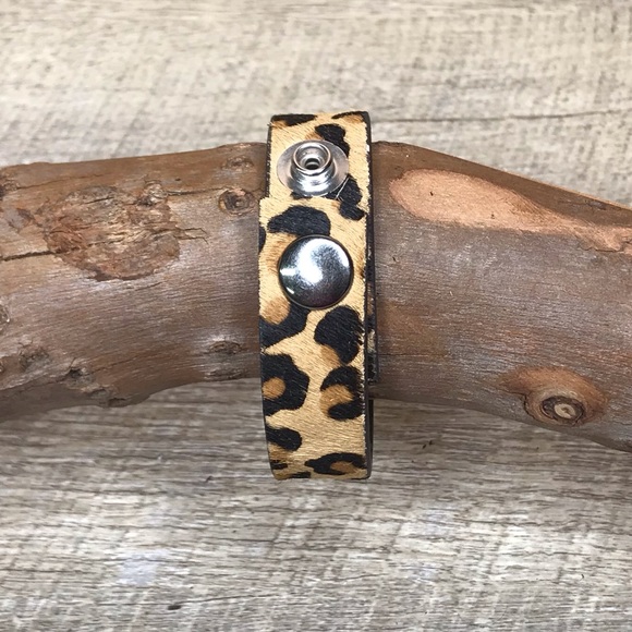 Sold-Leopard print hair on upcycle bracelet cuff - Picture 3 of 4